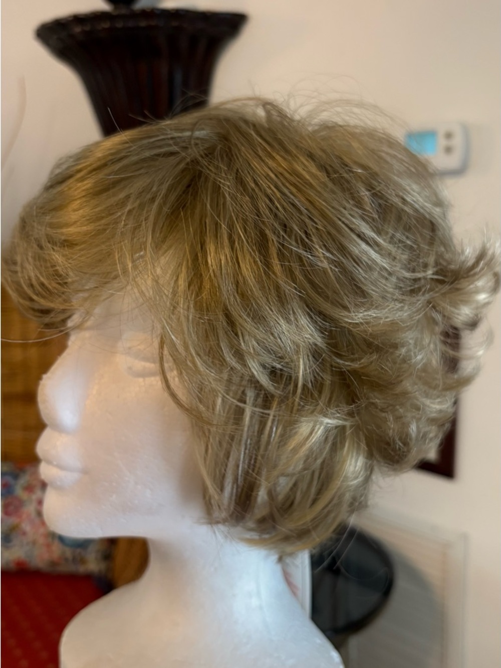 PAULA YOUNG Maddy WIG in Sun Kissed Blonde! Short Sassy Layers. Synthetic. NEW! - Picture 2 of 9
